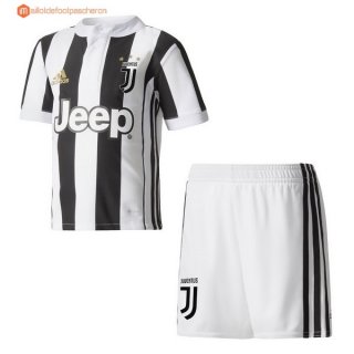 Maillot Juventus Enfant Domicile 2017 2018 Pas Cher Maillot Juventus Enfant Domicile 2017 2018 Pas Cher